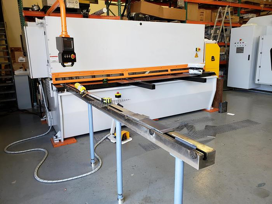 เครื่องตัดกระดาษอัตโนมัติ Cnc เครื่องตัดแผ่นโลหะไฮดรอลิก