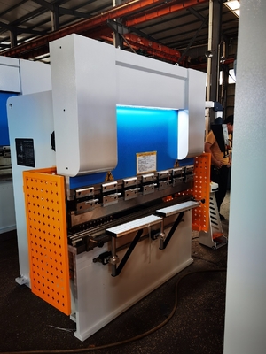 7.5KW CNC เครื่องเบรกกด ไฮดรอลิกเหล็กอ่อน 400 มม น้ําหนัก 7000 กิโลกรัม