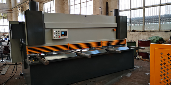 Qc12k-6x3200 เครื่องตัดกระดาษไฮดรอลิกอัตโนมัติแบบโลหะ 3200 Mm