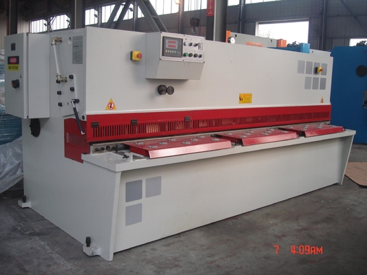 Qc12k-4x2500 Swing Beam เครื่องตัดมุมไฮดรอลิกขนาดเล็ก 4mm